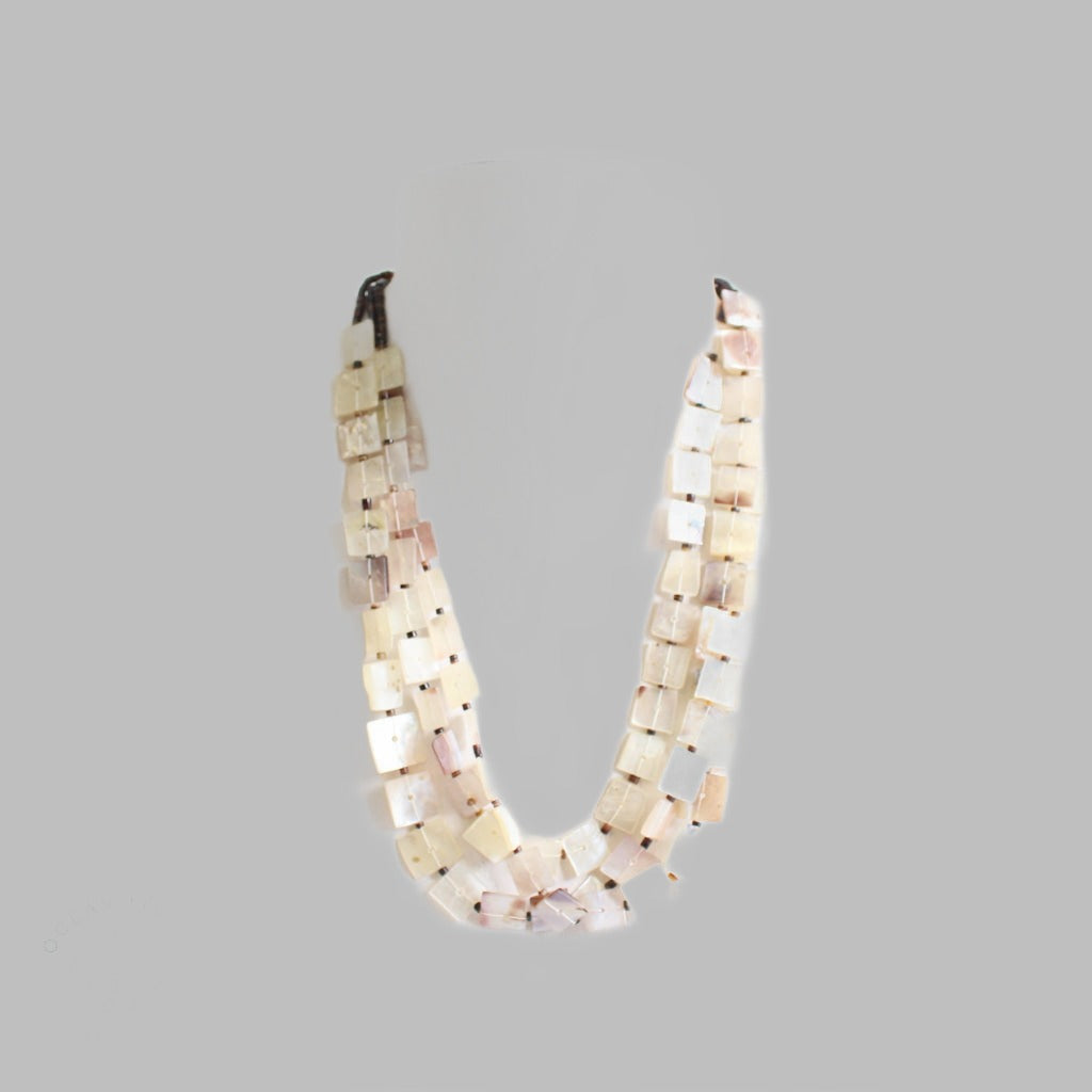 Necklace Hammer Shell Square Cut 3 Strands.