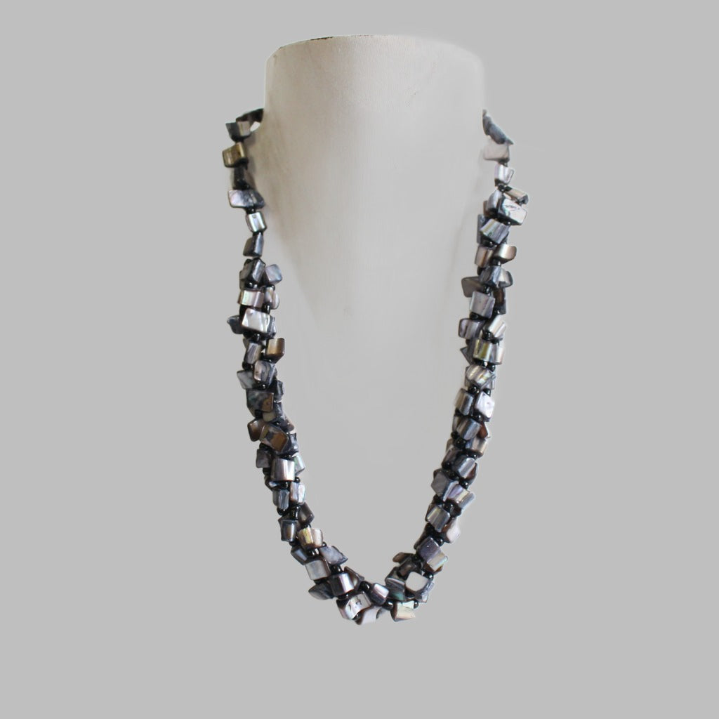 Necklace Shell Square 3 Strands Black