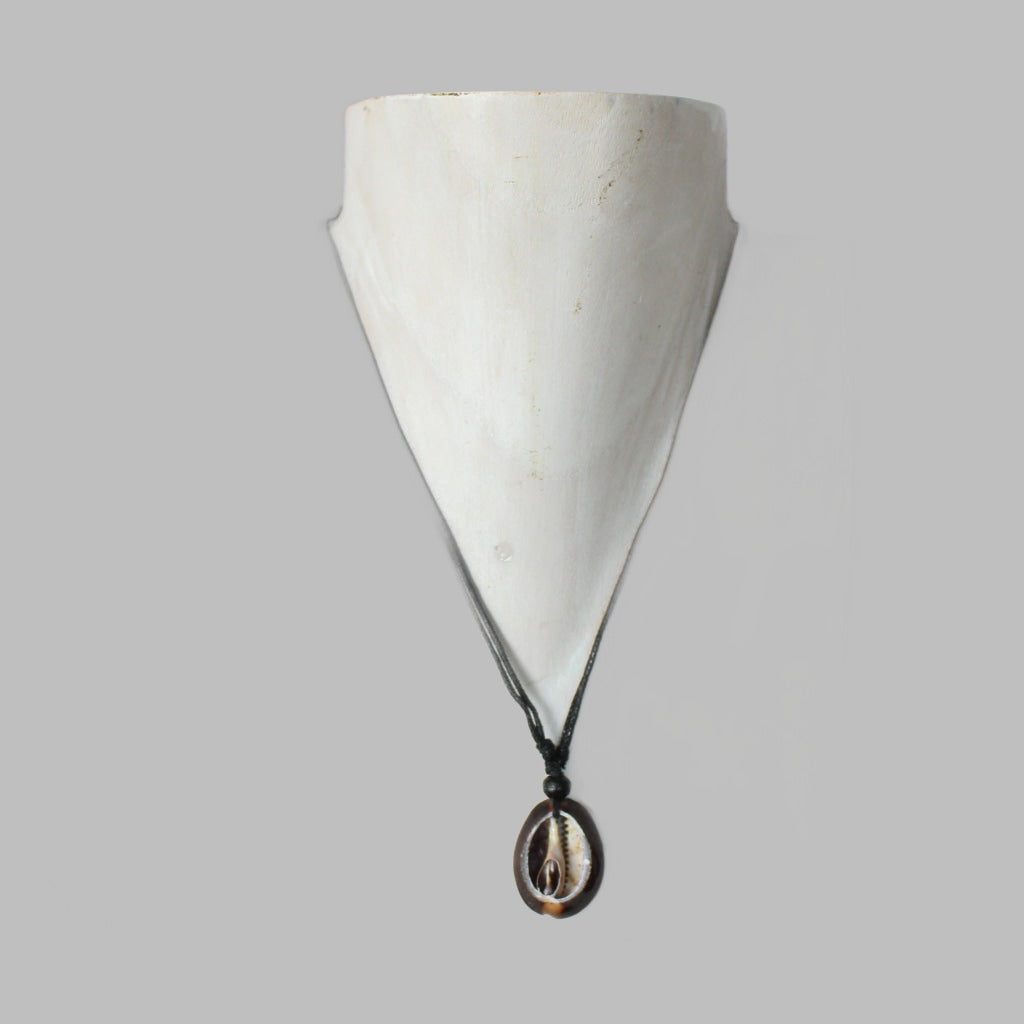 Necklace Single Sliced Cowrie Brown
