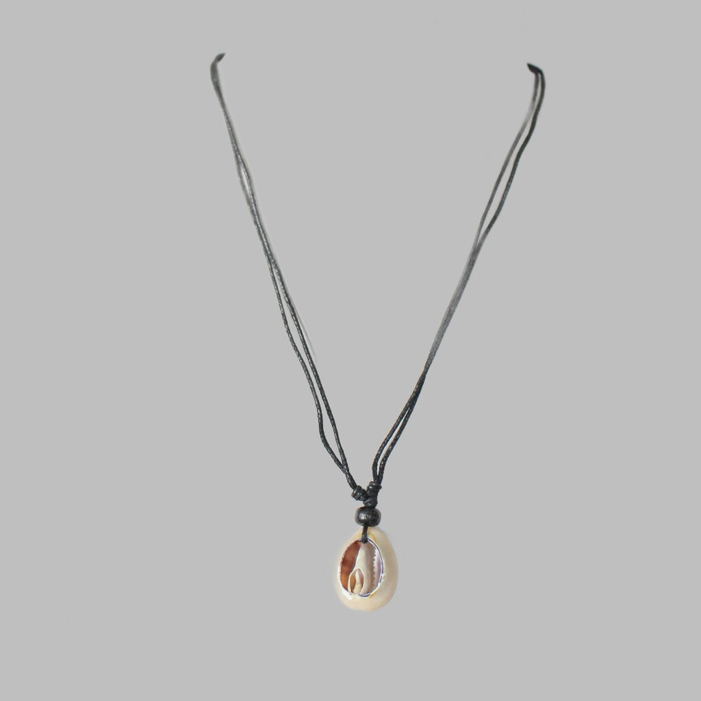 Necklace Single Sliced Cowrie White