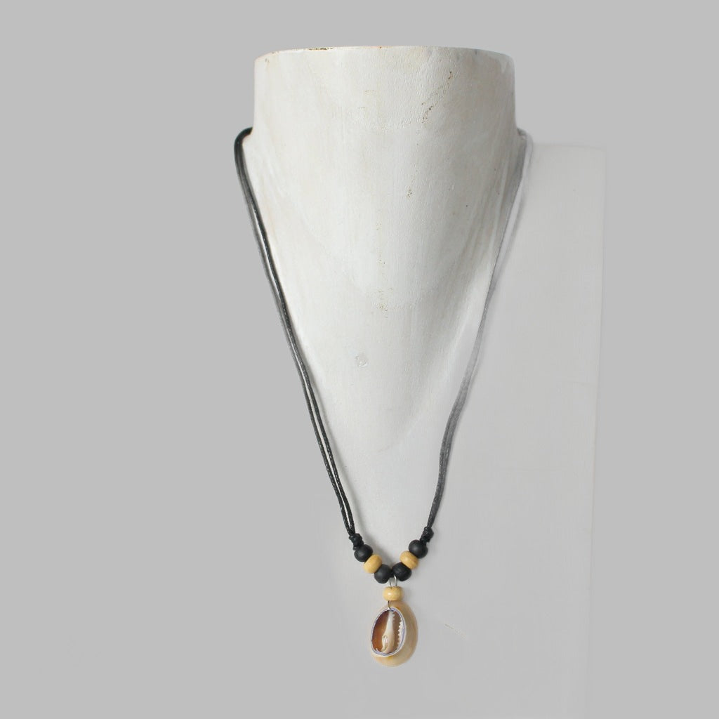 Necklace Single Sliced Cowrie White With Beads